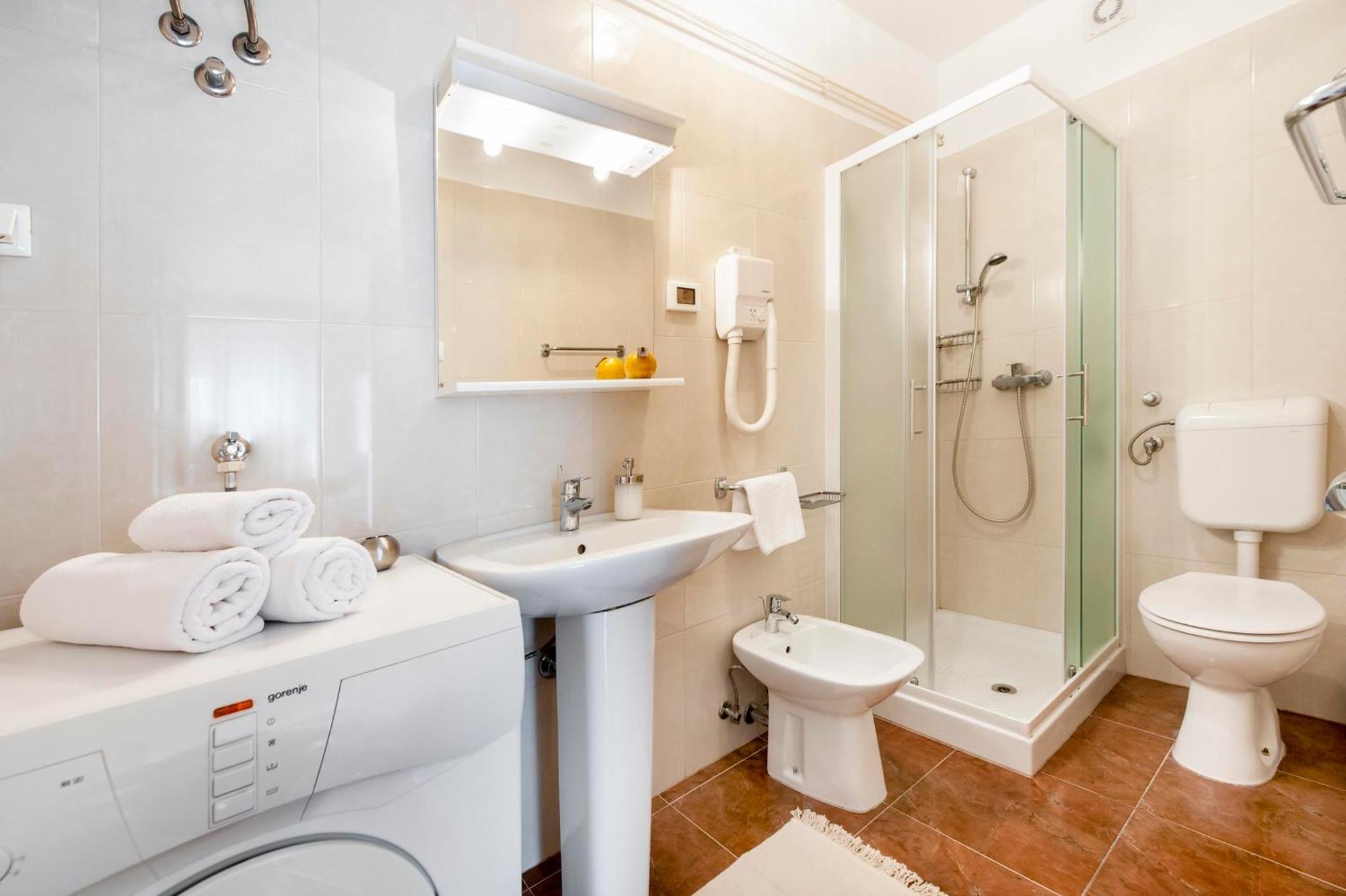 Apartments Magnolia Rovinj Luaran gambar